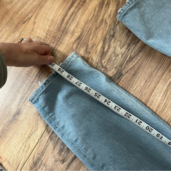 Abercrombie & Fitch High Rise Dad Jean Light With Criss-Cross Waistband - Picture 9 of 14